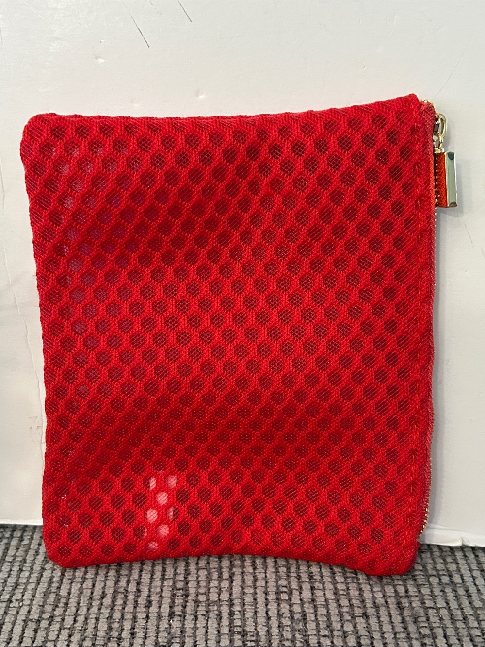 🟢3/$15 Red Mesh Zip Pouch - Stylish Everyday Bag with chunky goldtone zipper